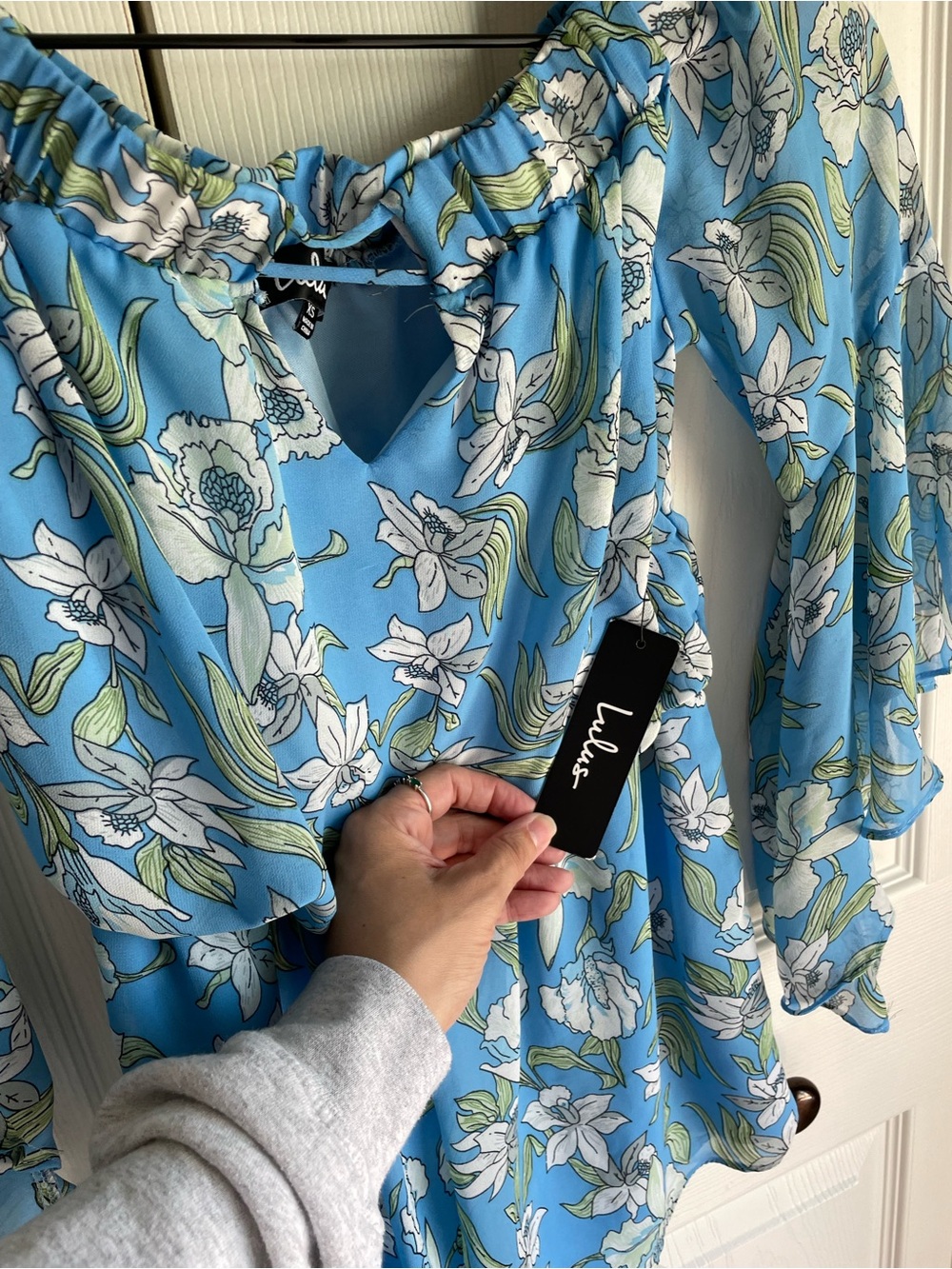 NWT Lush Blue Floral Off-Shoulder Flutter Sleeve Romper - Picture 5 of 5